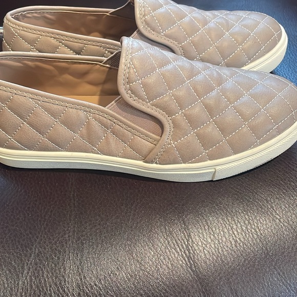 Steve Madden- Taupe Quilted Ecentrcq Sluo On Sneakers- Worn Once- 7 1/2 - Picture 4 of 10